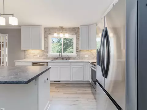 Kitchen - 371 Davis Rd, Pelzer, SC 29669 photo 4 of 5