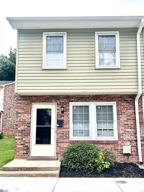 61 Pine Creek Ct Ext, Greenville, SC 29605
