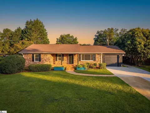 14 Queensbury Dr, Greenville, SC 29617