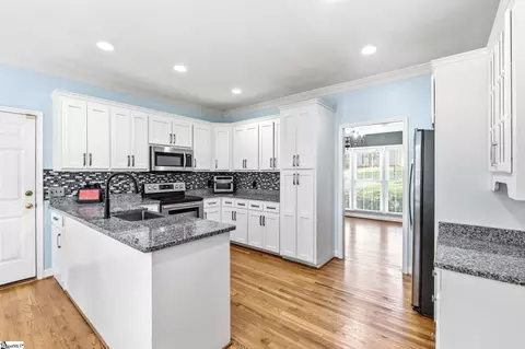 Kitchen - 7 Shadetree Ct, Greer, SC 29651 photo 2 of 4