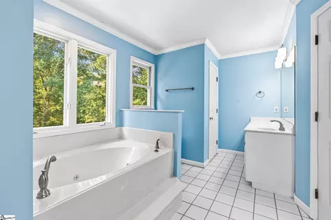 Bath - 7 Shadetree Ct, Greer, SC 29651 photo 3 of 5
