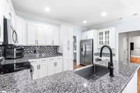 Kitchen - 7 Shadetree Ct, Greer, SC 29651 photo 4 of 4