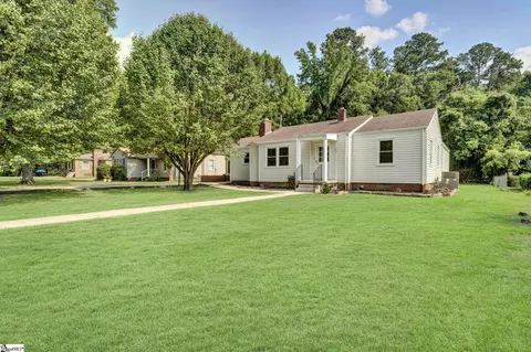 207 Elm St, Clinton, SC 29325