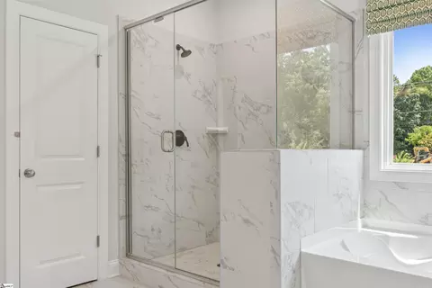 Bath - 22 Bramall Dr, Greer, SC 29651 photo 2 of 6