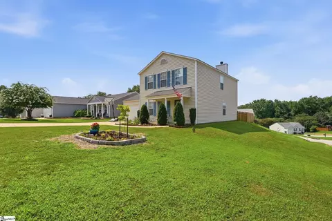 25 Willow Bend Dr, Taylors, SC 29687