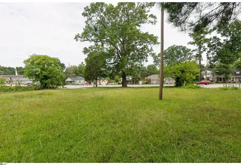 844 Cambridge Ave, Greenwood, SC 29646
