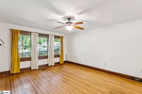 Living - 321 S Pine St, Walhalla, SC 29691 photo 1 of 2