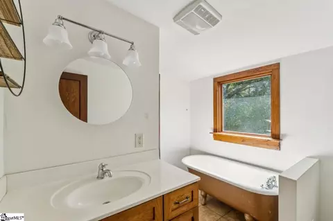 Bath - 321 S Pine St, Walhalla, SC 29691 photo 2 of 2