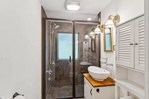 Bath - 321 S Pine St, Walhalla, SC 29691 photo 1 of 2