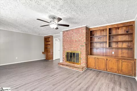Living - 200 E Shefford St, Greer, SC 29650 photo 4 of 5