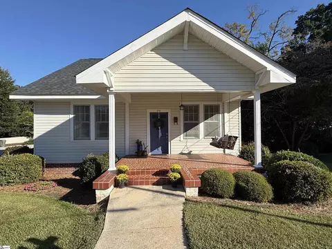 210 W Maple St, Clinton, SC 29325