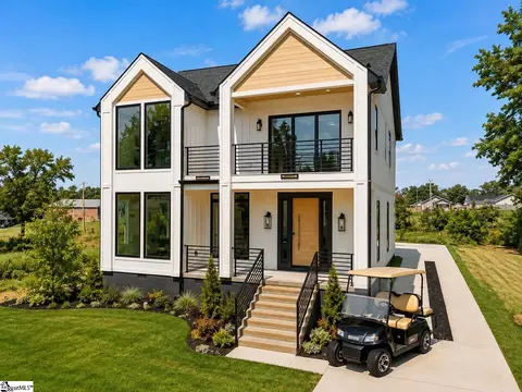 4 Hartsell St, Greenville, SC 29601