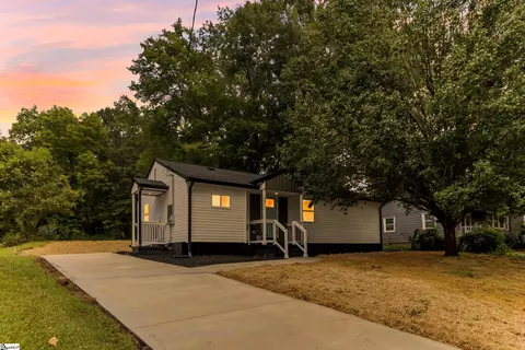 12 E Decatur St, Greenville, SC 29617