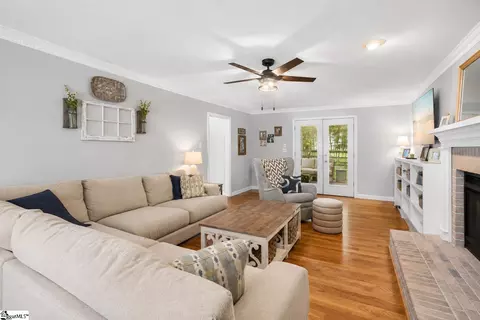 Living - 8 River Way Dr, Greer, SC 29651 photo 2 of 3