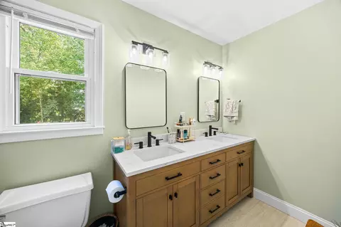 Bath - 8 River Way Dr, Greer, SC 29651 photo 2 of 4