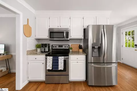 Kitchen - 8 River Way Dr, Greer, SC 29651 photo 3 of 3