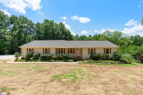 320 Bates View Dr, Travelers Rest, SC 29690