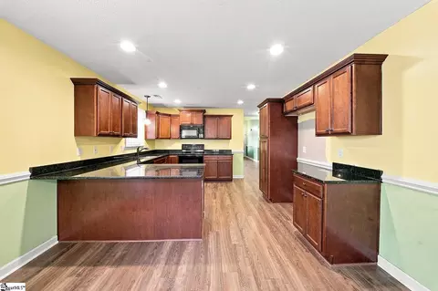 Kitchen - 560 Semillon Ln, Moore, SC 29369 photo 4 of 4