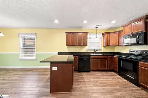 Kitchen - 560 Semillon Ln, Moore, SC 29369 photo 2 of 4