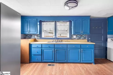 Kitchen - 6 Lyman St, Pelzer, SC 29669 photo 2 of 3