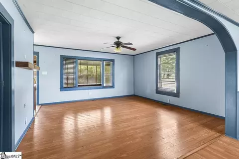 Living - 6 Lyman St, Pelzer, SC 29669 photo 2 of 4