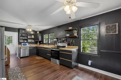 Kitchen - 131 B D Johnston Rd, Central, SC 29630 photo 1 of 4