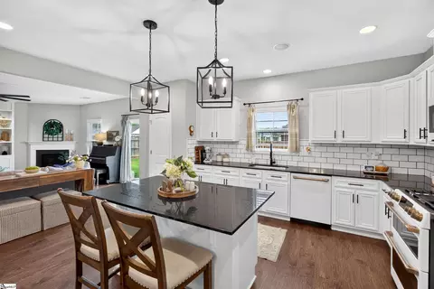 Kitchen - 716 Stilmore Dr, Duncan, SC 29334 photo 3 of 4