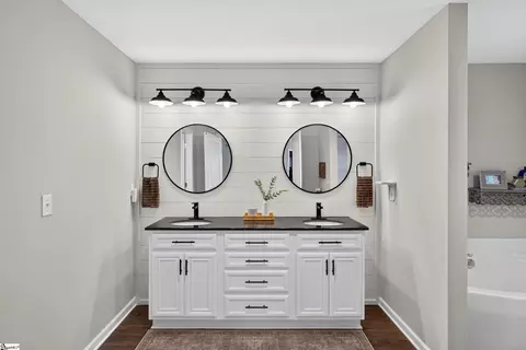 Bath - 716 Stilmore Dr, Duncan, SC 29334 photo 2 of 5