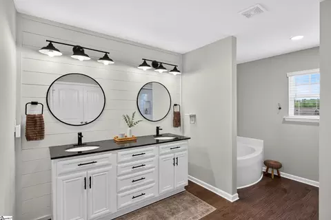 Bath - 716 Stilmore Dr, Duncan, SC 29334 photo 4 of 5