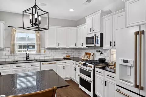 Kitchen - 716 Stilmore Dr, Duncan, SC 29334 photo 4 of 4