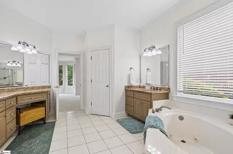 Bath - 210 Steadman Way, Greer, SC 29650 photo 3 of 7