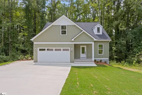 8 Pinewood Dr, Taylors, SC 29687