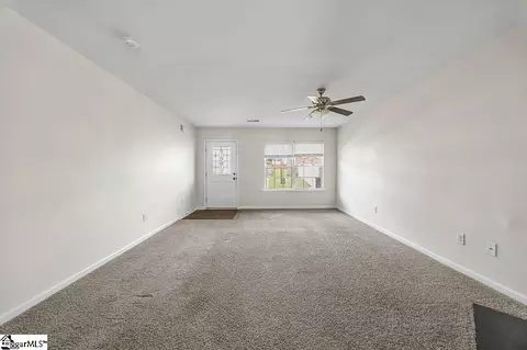 Living - 415 Victory Ln, Moore, SC 29369 photo 2 of 2
