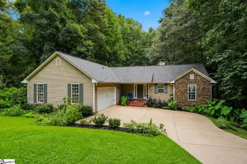 Exterior - 340 Camperdown Ct, Easley, SC 29642 photo 2 of 10
