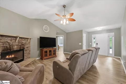 Living - 340 Camperdown Ct, Easley, SC 29642 photo 3 of 4