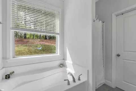 Bath - 122 River Trace Loop, Simpsonville, SC 29680 photo 1 of 2