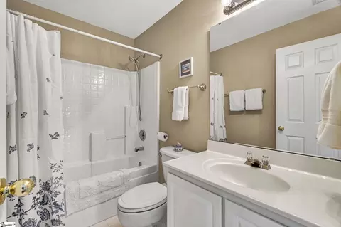 Bath - 4 Collier Ln, Greer, SC 29650 photo 4 of 4
