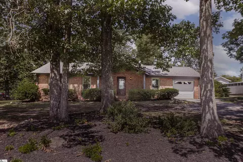 Exterior - 120 Pineview Dr, Easley, SC 29642 photo 2 of 4