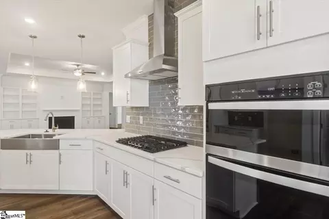 Kitchen - 133 Shale Dr, Central, SC 29630 photo 3 of 3