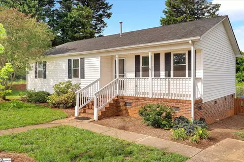 18 Genesis Ct, Greenville, SC 29601