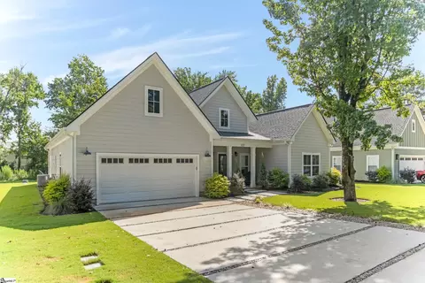 127 Berry Dr, Greenville, SC 29607