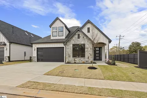 4 Adrian Way, Simpsonville, SC 29680