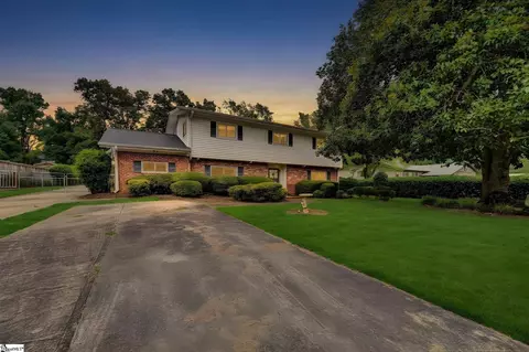 19 Vicki Cir, Greenville, SC 29615
