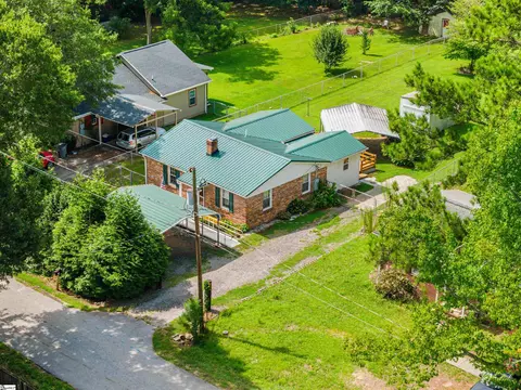 14 Hudson St, Taylors, SC 29687