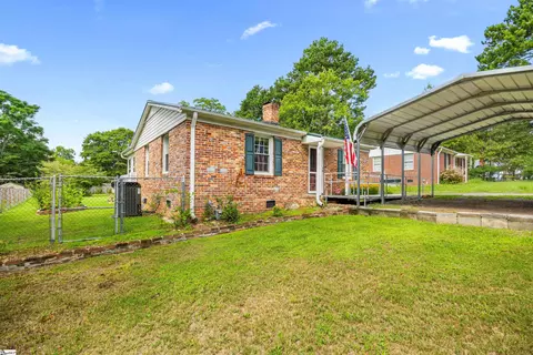 14 Hudson St, Taylors, SC 29687