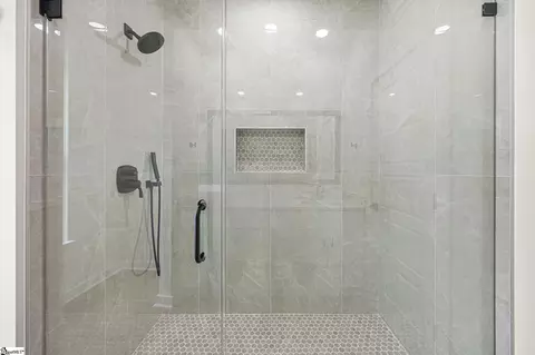 Bath - 204 Liberty Dr, Easley, SC 29640 photo 5 of 6