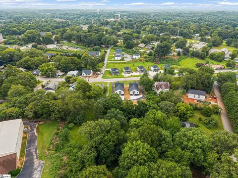 View/Area - 204 Liberty Dr, Easley, SC 29640 photo 4 of 5