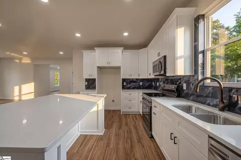 Kitchen - 204 Liberty Dr, Easley, SC 29640 photo 3 of 5