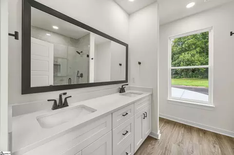 Bath - 204 Liberty Dr, Easley, SC 29640 photo 3 of 6