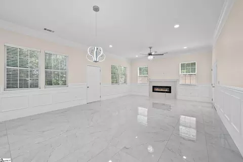Living - 110 Alder Ct, Liberty, SC 29657 photo 2 of 5